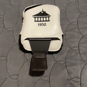 “1930” pouch